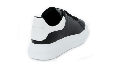 OVERSIZED WHITE BLACK